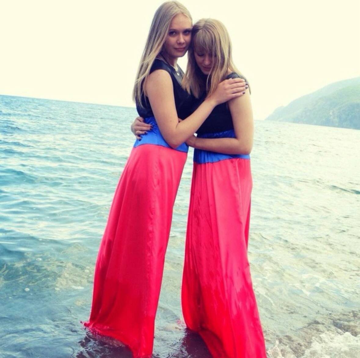 Валентина и Екатерина Корниенко очень любят ДНР. Даже носят платья в цветах Республики.