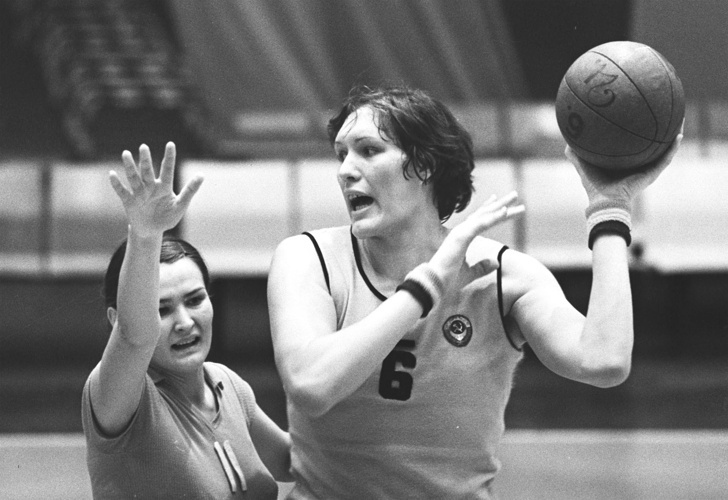    В матче чемпионата СССР, 1978 год   
Николай Науменков/ТАСС