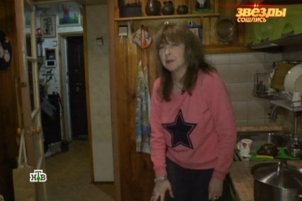    На пике популярности певица продолжала жить в скромной квартире