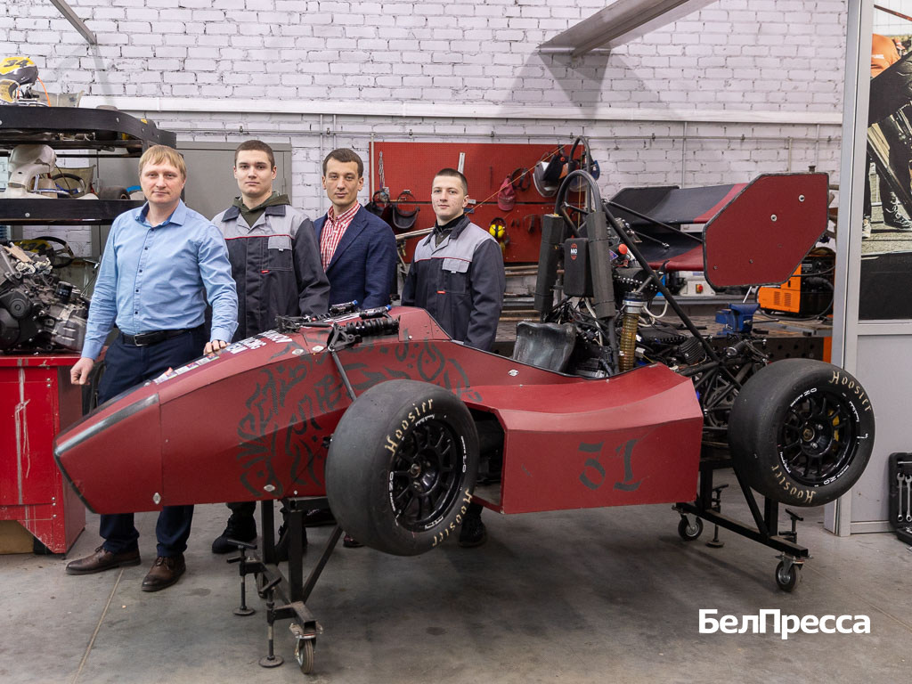     Участники команды Shukhov Racing Team / Фото: Алексей Дацковский