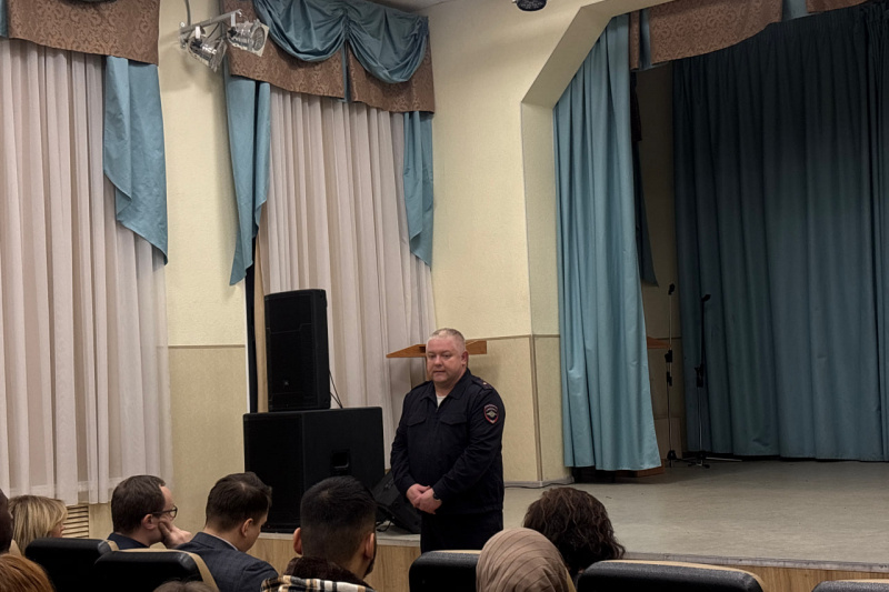    Профилактическое мероприятие для иностранных студентов ЧГУ провели сотрудники Центра по противодействию экстремизму УМВД по Вологодской области совместно с представителями УФСБ по региону и отдела по вопросам миграции.