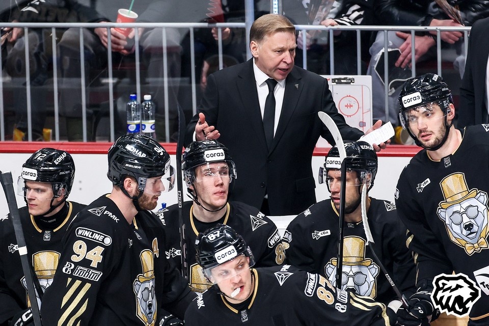    С новым главным тренером Евгением Корешковым «Трактор» одержал очередную победу. Фото: ХК «Трактор»