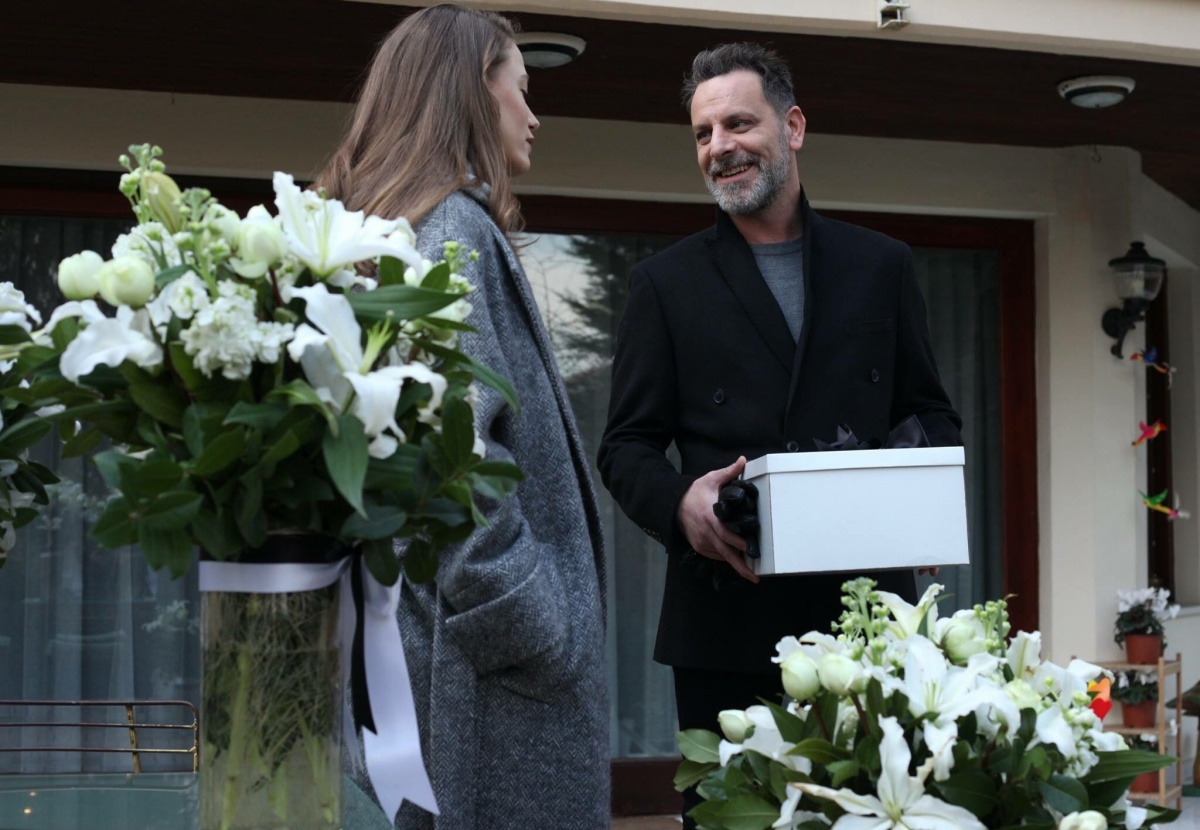 Турецкий сериал «Фи, Чи, Пи». В главных ролях: Озан Гювен и Серенай Сарыкая.