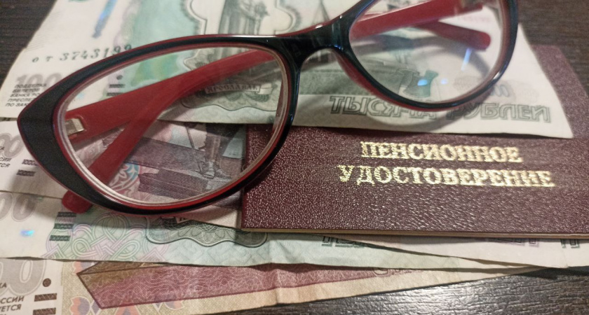 С 1 февраля 2026 года пенсии пересчитают по новому: кому добавят сразу по 5-7 тысяч рублей