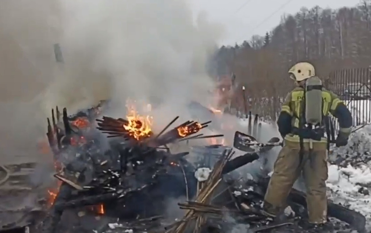    Несколько серьезных пожаров произошло в Удмуртии с 8 на 9 января