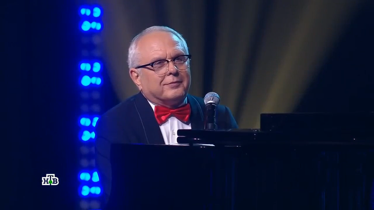 Весь вечер композитор провел за роялем