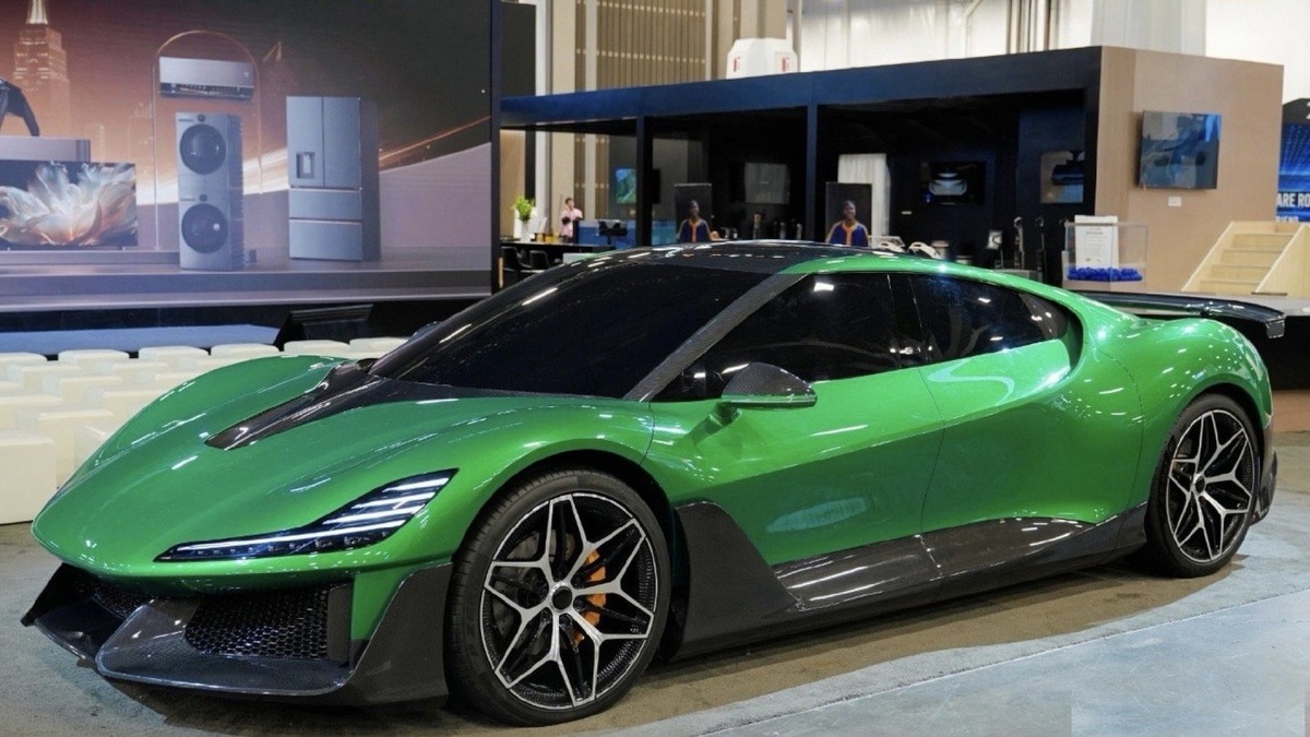    Nebula — первый суперкар от производителя пылесосов Dreame. Концепт-кар оснащен четырьмя электродвигателями общей мощностью 1399 кВт или 1876 л/с. Благодаря чему он способен разогнаться до 100 км/ч всего за 1,8 секунды, что превосходит конкурентов Xiaomi SU7 Ultra (1,97 секунды) и Hyptec SSR от компании GAC (1,9 секунды). Также ускорению помогает активный аэродинамический обвес. Автомобиль планируют запустить в производство в 2027 году.