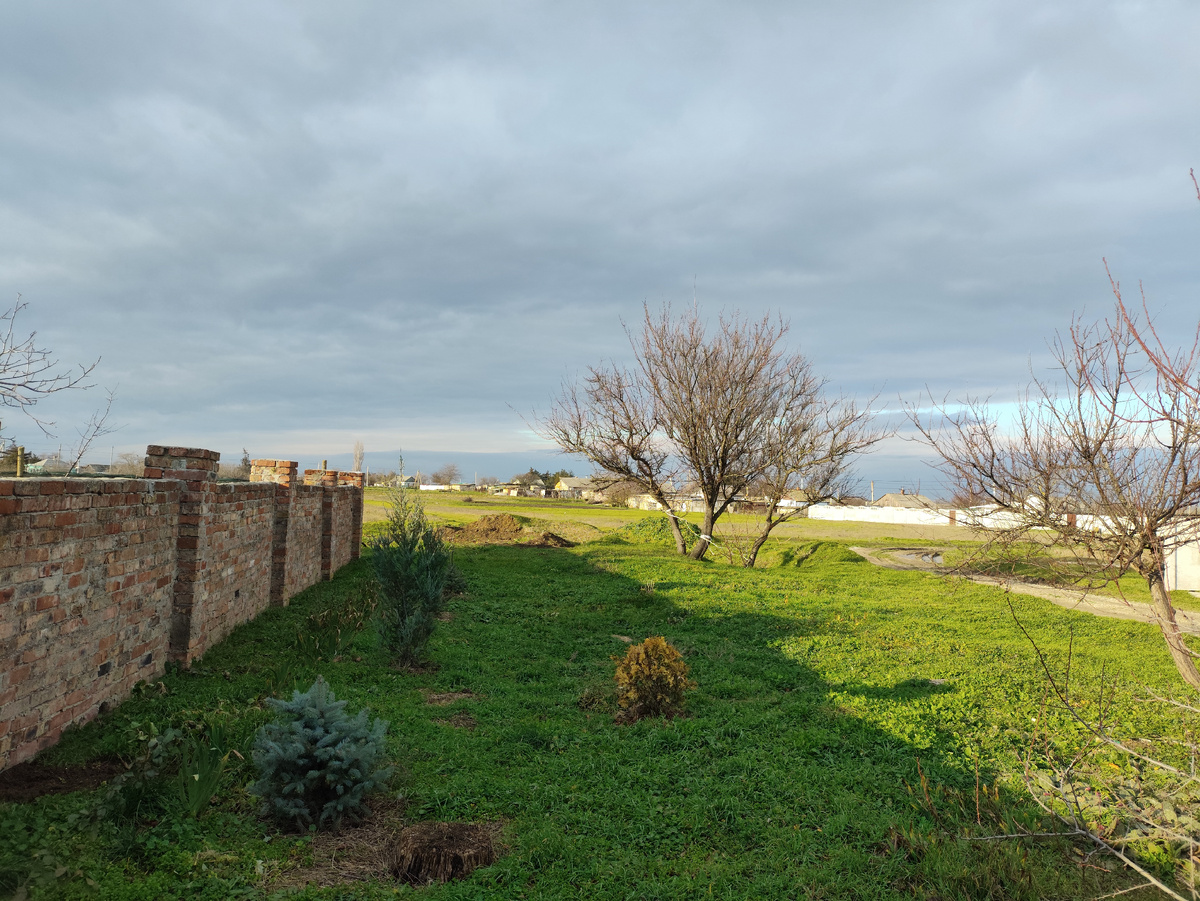 Потому как надвигаются тучи и больше мы его не увидим сегодня...