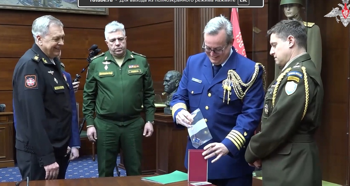 и кто тут главный?