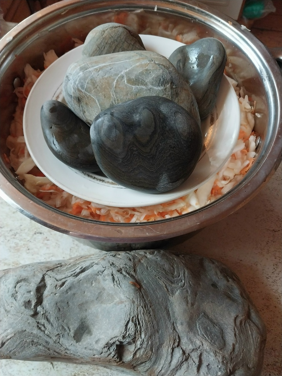 Если сок не появляется, увеличьте груз.