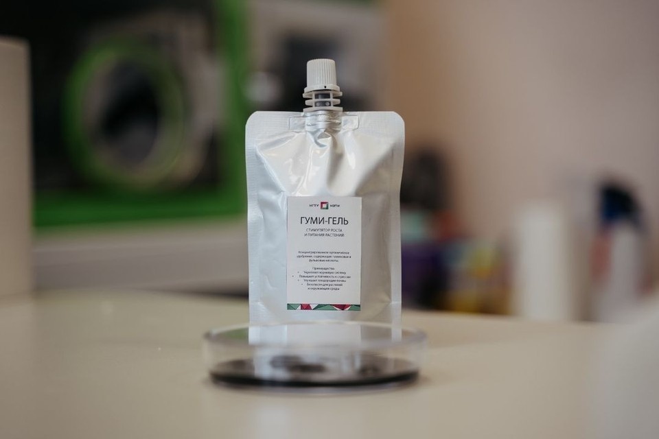    Разработка позволяет вносить подкормку всего один раз за сезон и уже передана на производство новосибирской компании. Фото: пресс-служба НГТУ НЭТИ; Виктор Гуськов.