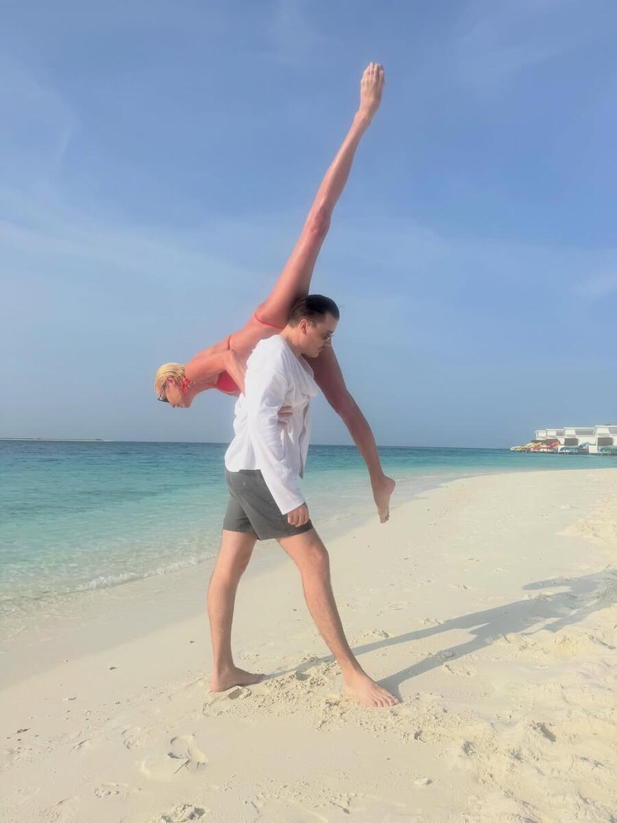    Анастасия Волочкова показала эффектный трюк на плече партнераСоцсети Анастасии Волочковой