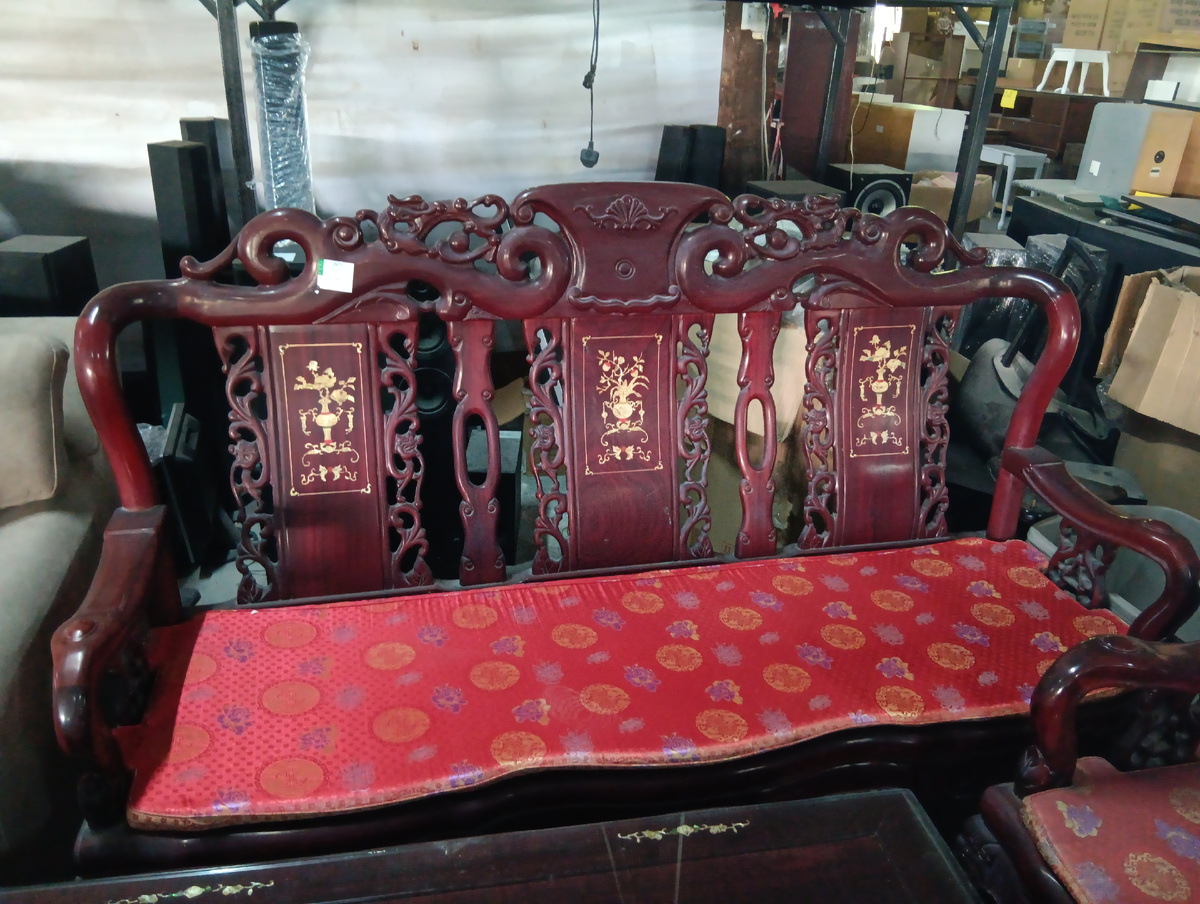 Шикарный китайский набор, украшен перламутром.