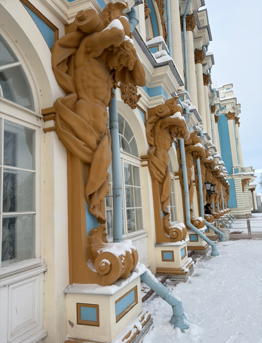 Мы уже много-много раз были в Екатерининском парке, но ни разу в самом дворце. В этом году обязательно исправимся. Леонид, готовься к новым пыткам!