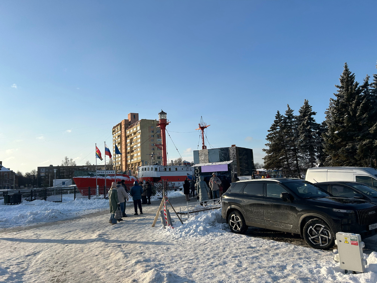 Мы как-то тоже пару раз стояли в очереди и ушли ни с чем.