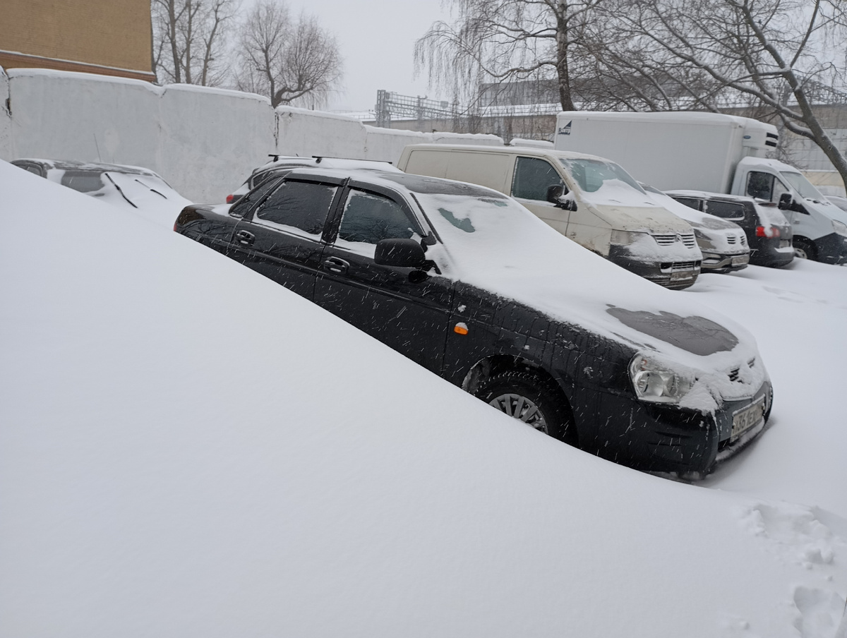 Фотография автора. Трактор проехал, машину закопал.