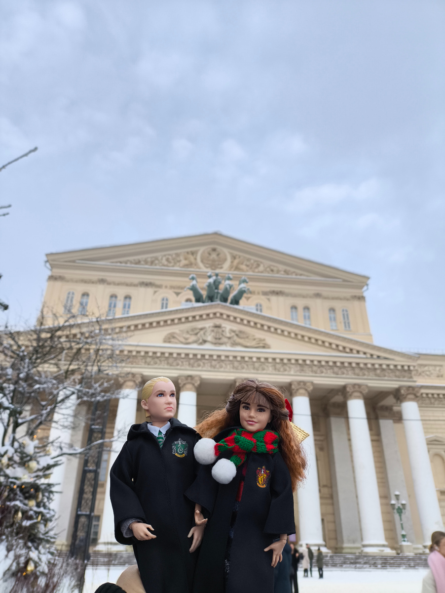 На фоне Большого Театра