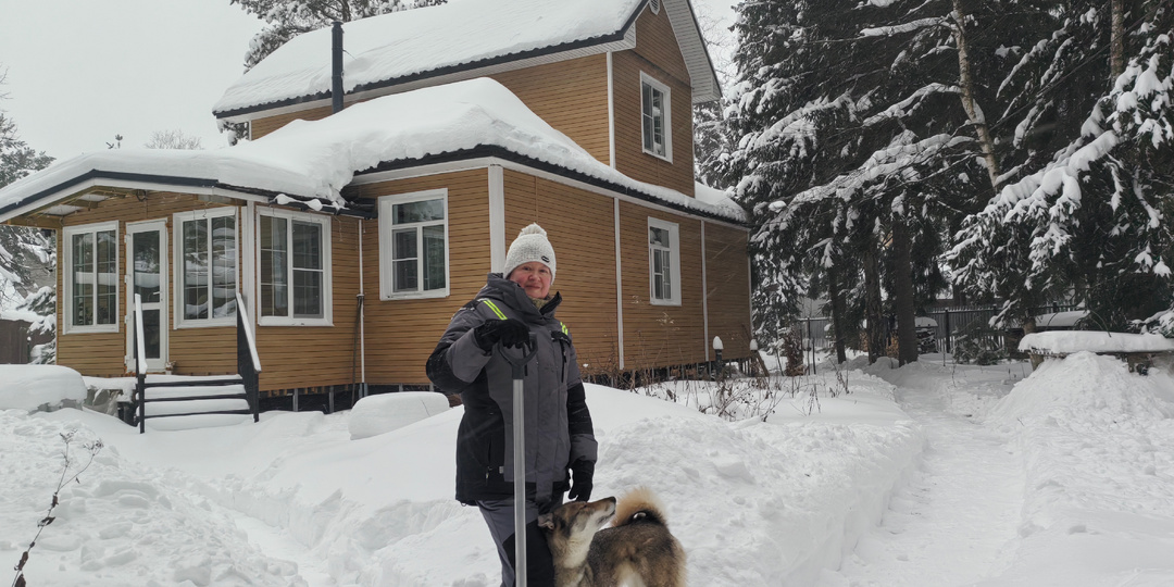 Как без больших усилий почистить дорожку от снега вручную (муж научил)