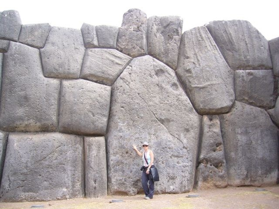 Полигональная кладка из мегалитов.