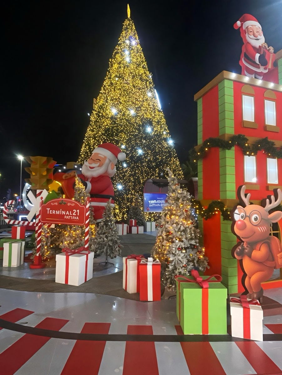 Новогодние локации Паттайи (листайте карусель)