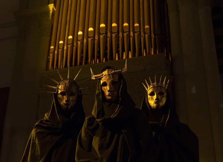 Официальное фото