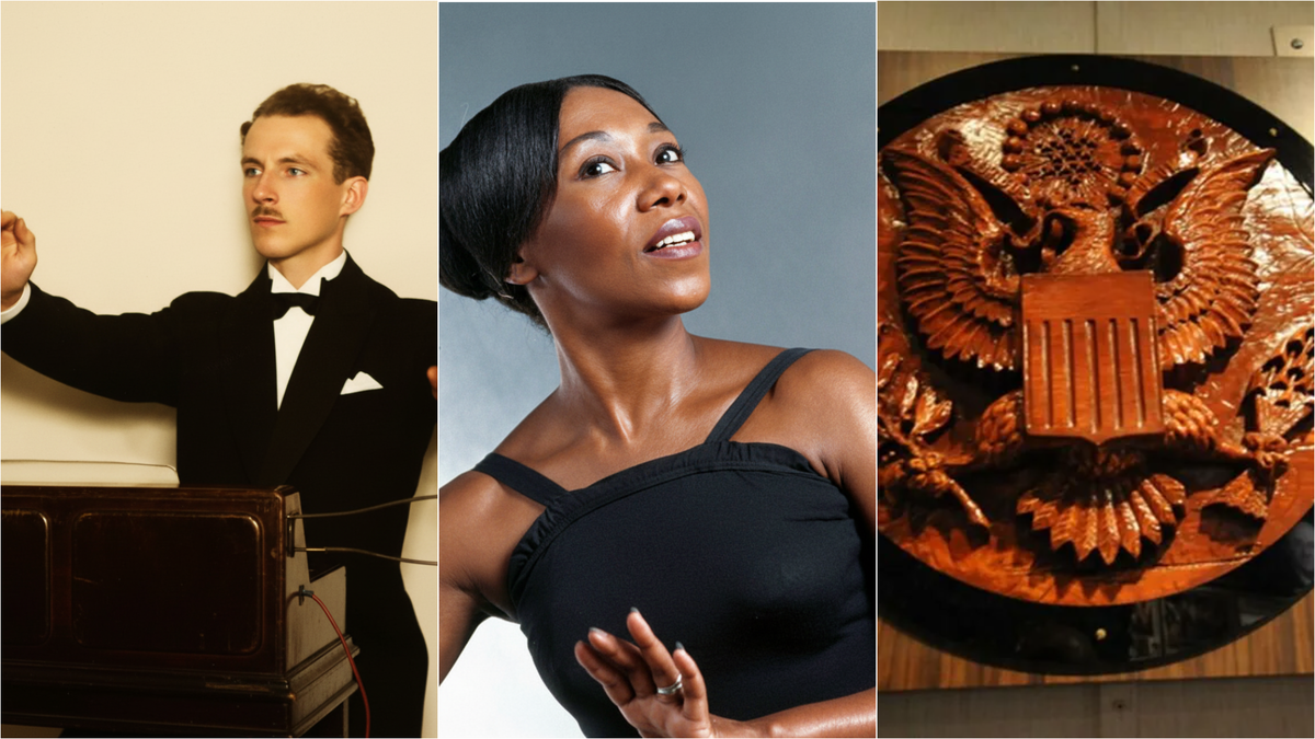 Слева направо: инженер Лев Термен - создатель устройства, его супруга - Лавиния Уильямс, и тот самый деревянный герб с прослушкой