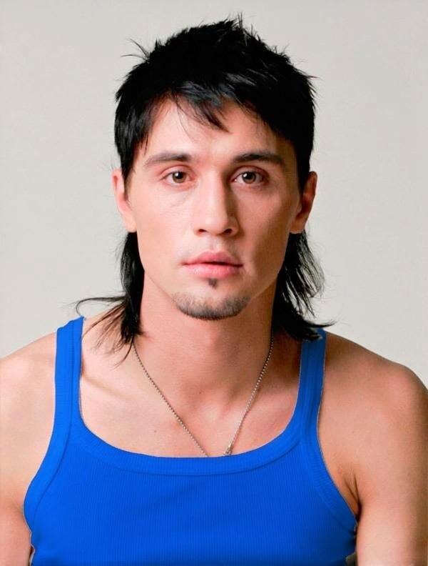 Дима Билан. в синей майке