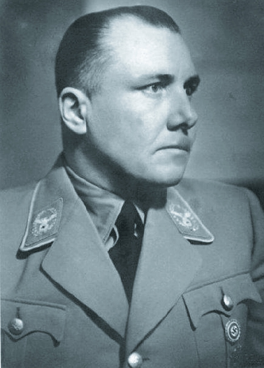 Ма́ртин Лю́двиг Бо́рман — немецкий государственный и политический деятель, начальник Партийной канцелярии НСДАП (1941—1945), личный секретарь фюрера. 