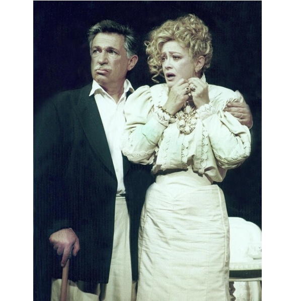 Игорь Кваша и Марина Неелова в спектакле «Вишневый сад»