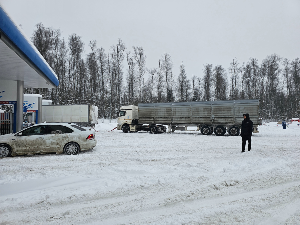 Территория АЗС Газпрома