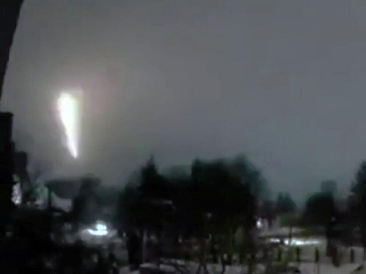    Момент удара комплекса "Орешник" по украинским критическим объектам. Кадр видео | © Соцсети