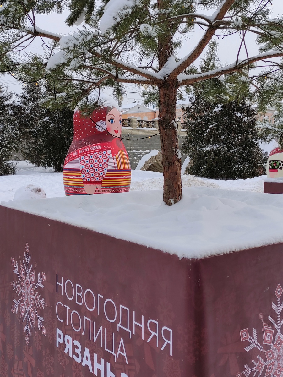 Рязанские матрёшки в национальных нарядах