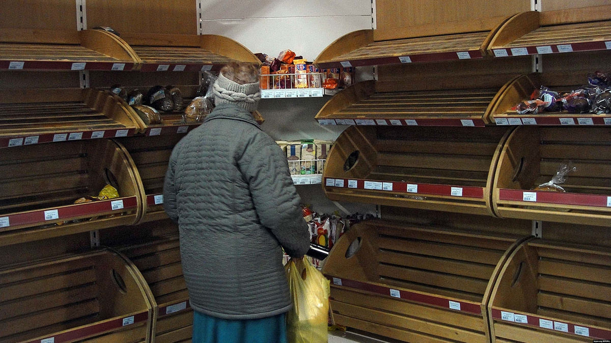 Полки пустуют: почему в магазинах Тюмени и Надыма исчезли мясо и хлеб