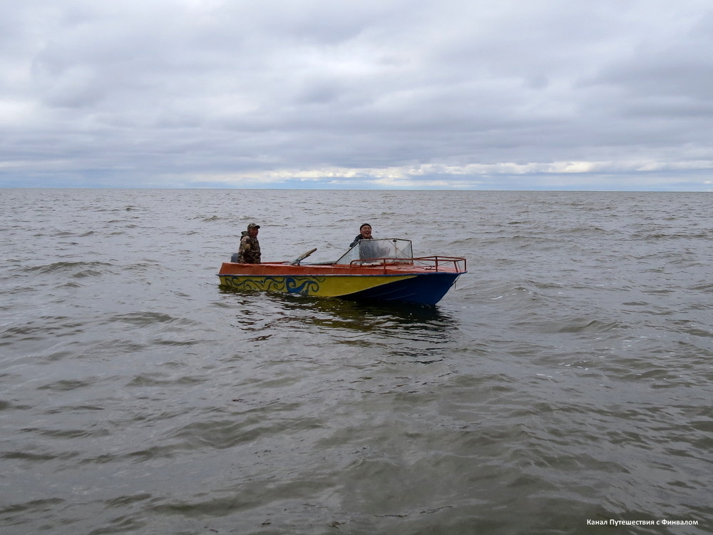 Возле устья Блудной повстречали местных рыбаков. Здесь ещё не далеко до долганских посёлков.