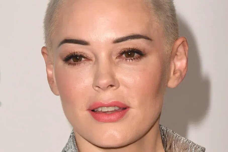     «Я чувствовала себя товаром»: звезда сериала «Зачарованные» Роуз МакГоуэн обвинила продюсеров в издевательствах