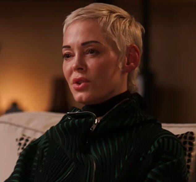    МакГоуэн вспомнила прошлое в подкасте We Need To TalkКадр из видео