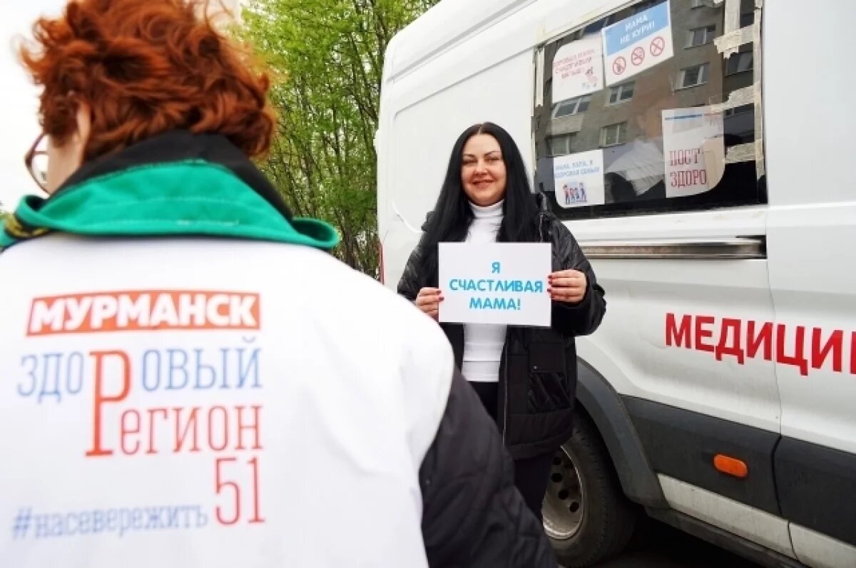    Врачи объясняют: ВИЧ не повод отказываться от рождения детей. Если женщина получает терапию, нет никаких противопоказаний к планированию беременности и родам.