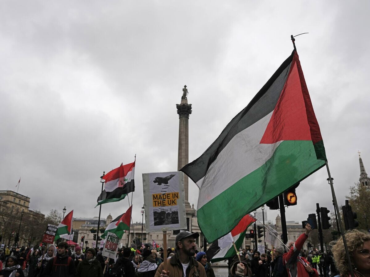   Люди принимают участие в Национальной демонстрации в поддержку Палестины в центре Лондона, Великобритания. 29 ноября 2025 | © Jeff Moore - PA Images