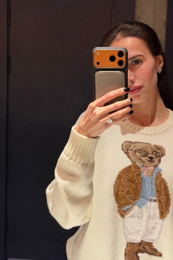 Алина Загитова показала колечко на безымянном пальце. Фото: соцсети