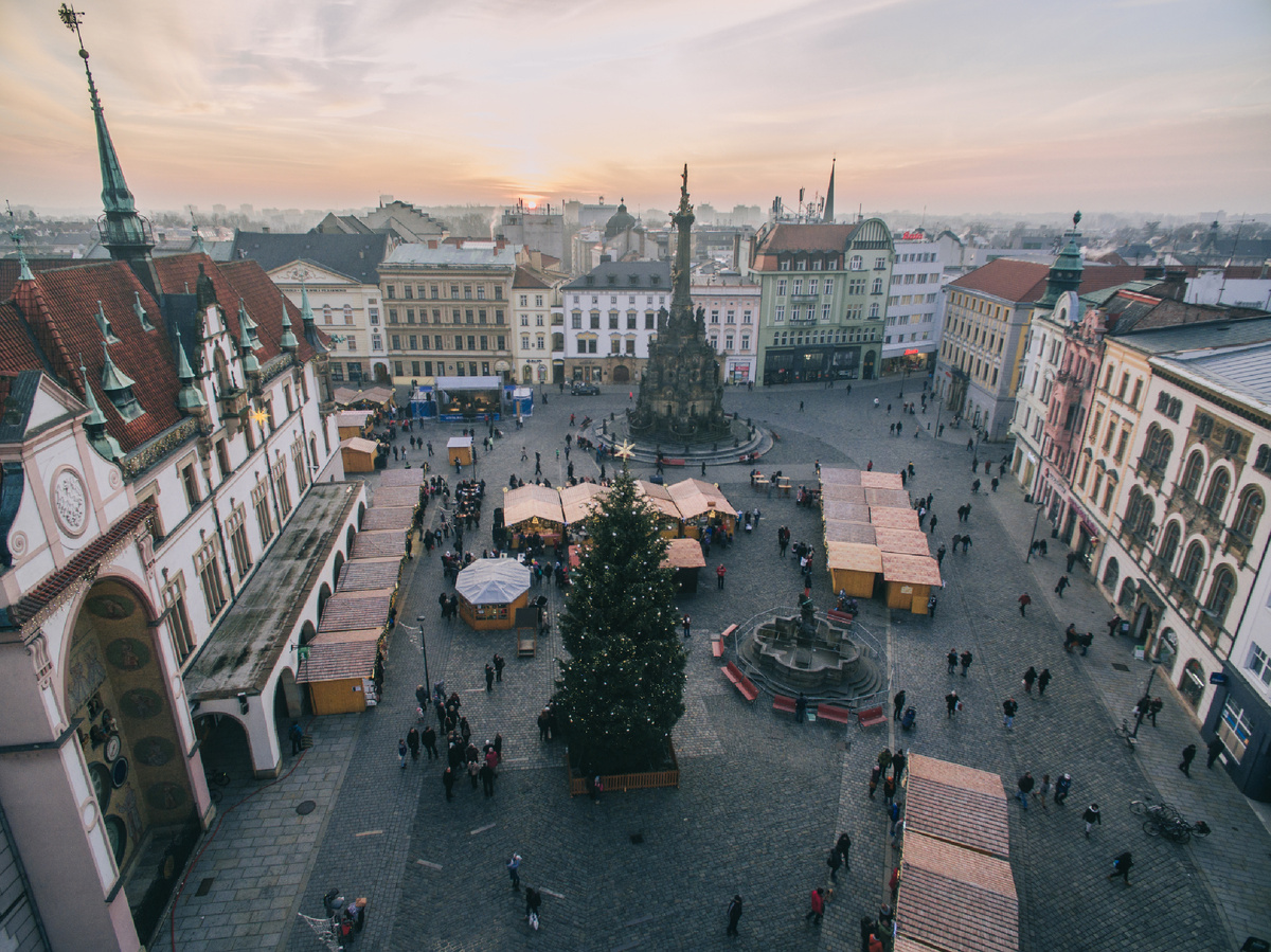 Чехия в Новогодние праздники. Видите как мало народа на площади? Это все потому что россияне массово больше сюда не ездят. Фото автора.