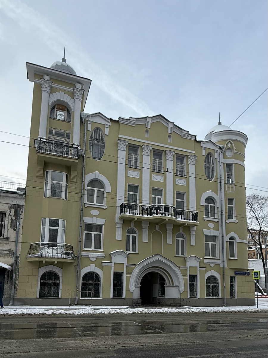 Фото автора канала. Доходный дом Энгельбрехта.