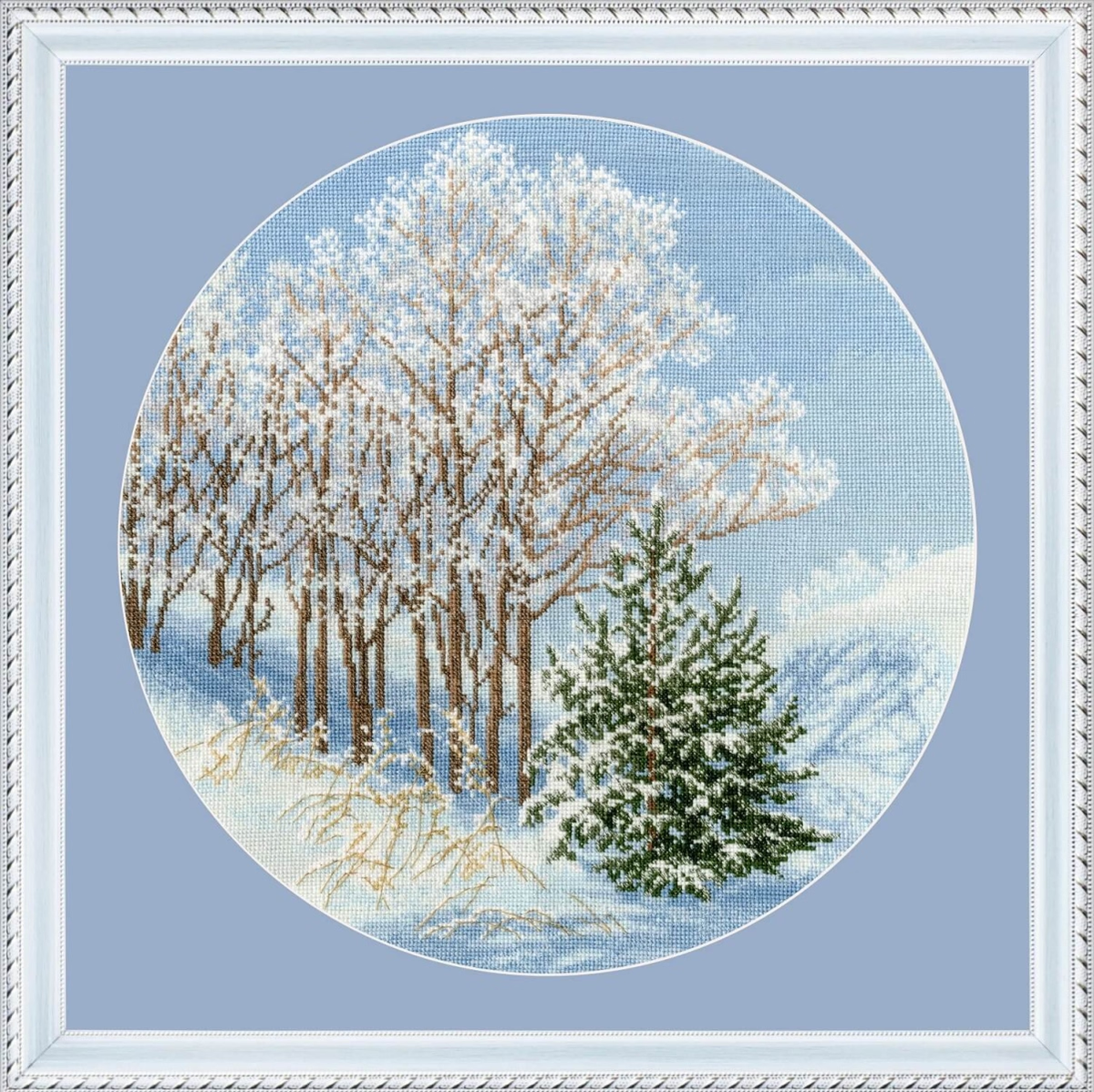 Вышивка ВМ-048 Серебро на ветвях - разработка от фирмы  "Золотое руно"Дизайнер	Потапова Елена, диаметр 31.7 см
Количество цветов	19, Вышивается крестом в 2 нити, контур в 1 нить
Цвет основы	белый, Электронная схема	Да, Комплектация	мулине Madeira (Германия),
канва Zweigart (Германия)