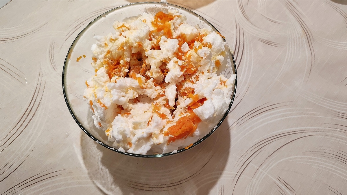 морковный рулет со сливочным кремом