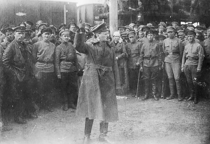 Что сказал Троцкий узнав, что Ленина хотят забальзамировать