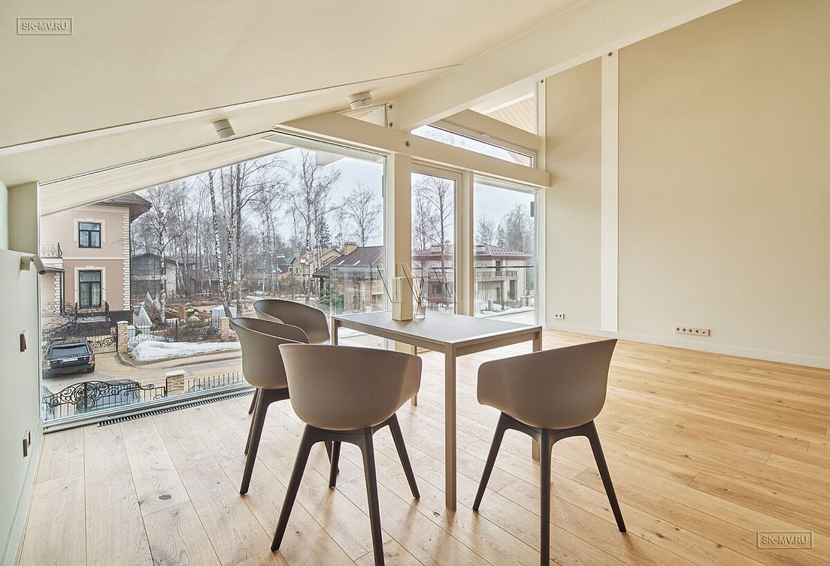 Фахверк с видом на проезжую часть