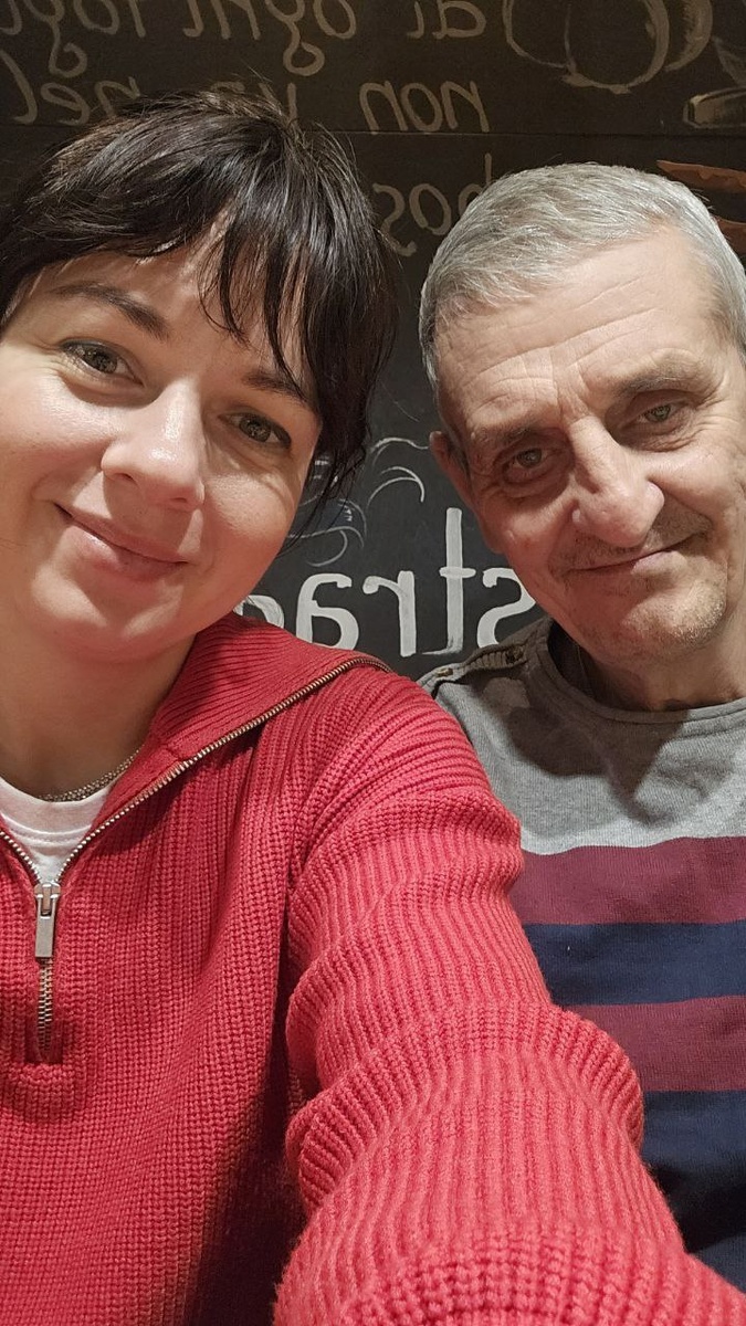 Мы с отцом в кафе в его отпуске весной 2025