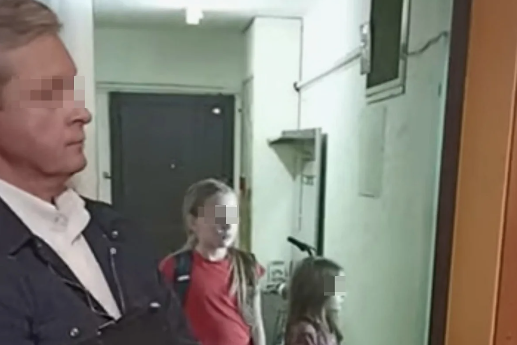 Тепляковы- момент попытки выселенмя из квартиры источнк соцсети