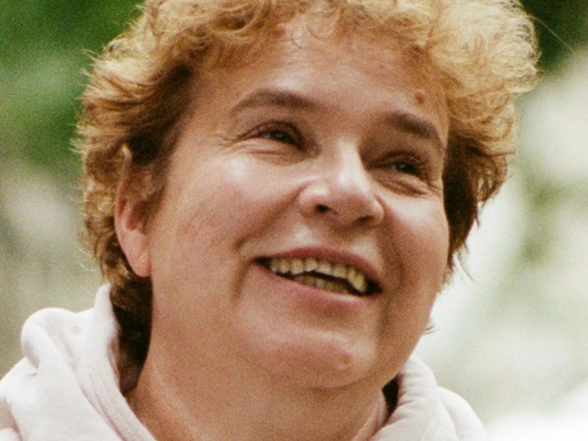    Тамара Эйдельман* окончила исторический факультет МГУ, следуя примеру родителей-историков