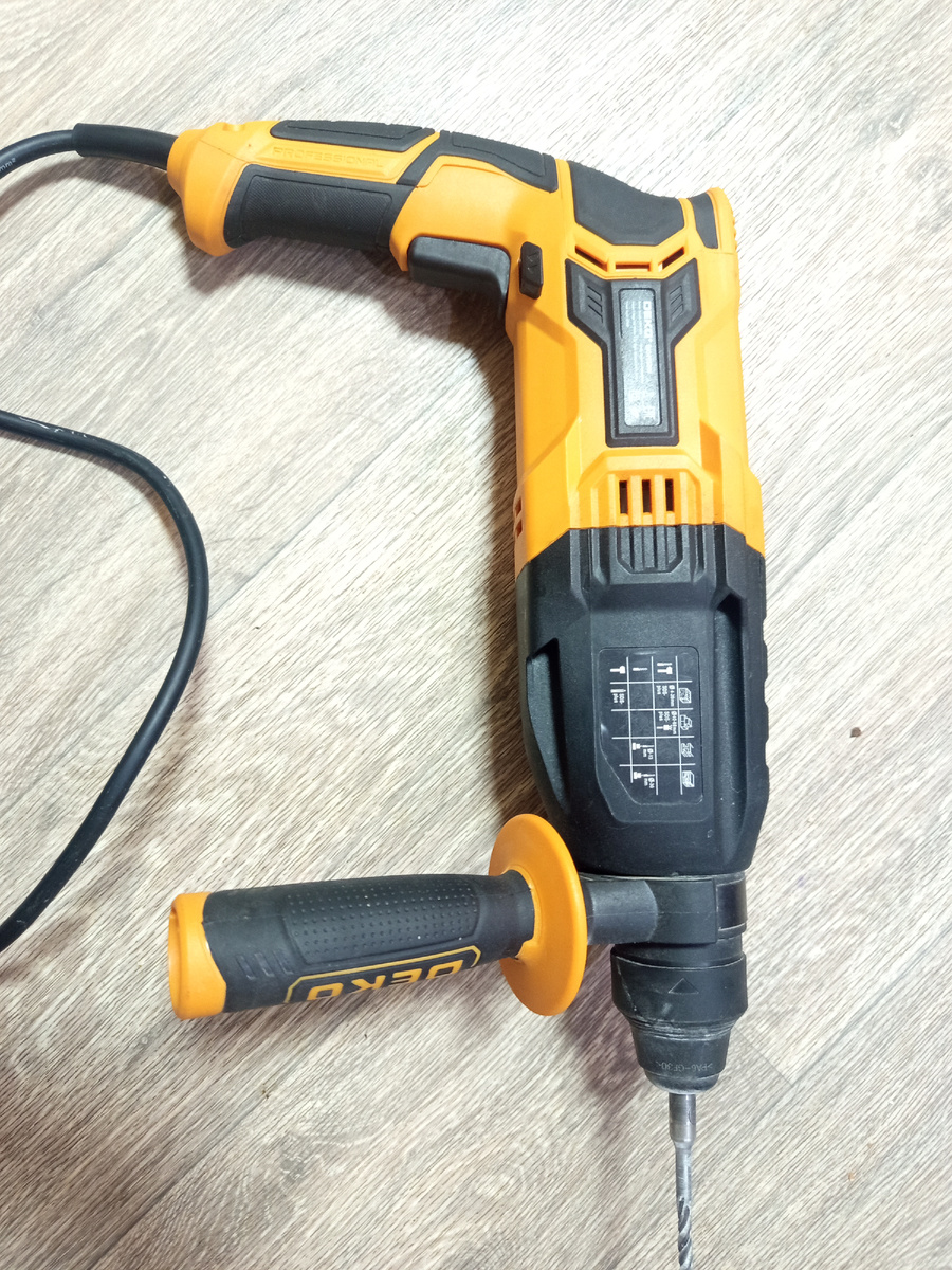 Моя дрель. Хорошо показавшая себя в быту. Не для профессионального использования, но мне хватает