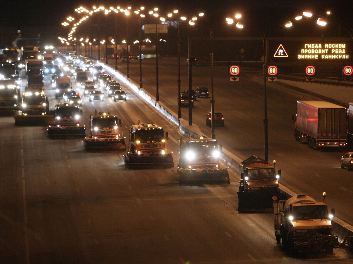    Работа снегоуборочной техники в Москве | © РИА Новости / Георгий Куролесин